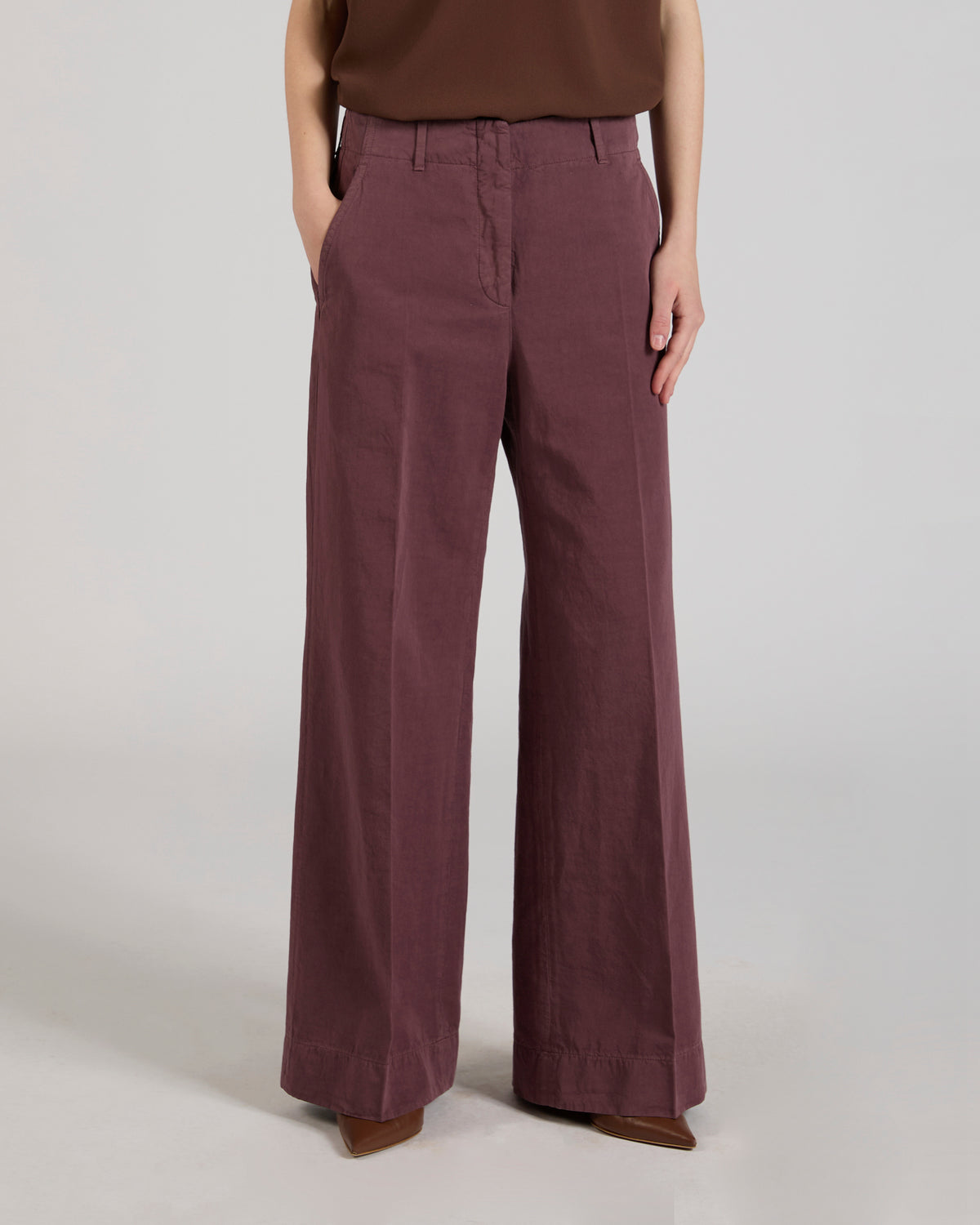 Regular fit trousers in cotton and linen twill