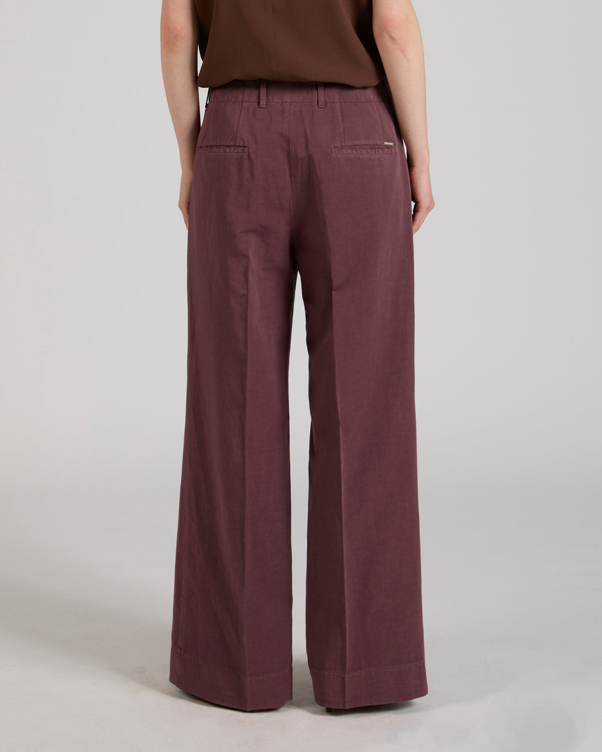 Regular fit trousers in cotton and linen twill