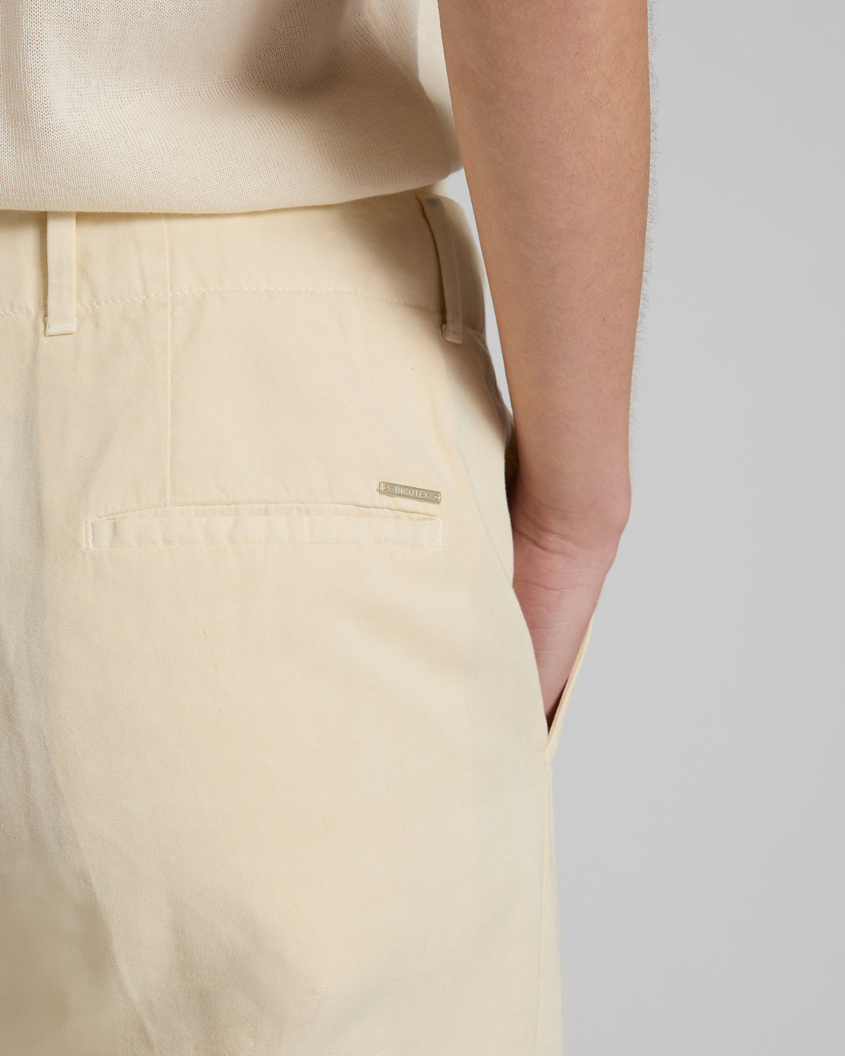 Regular fit trousers in cotton and linen twill