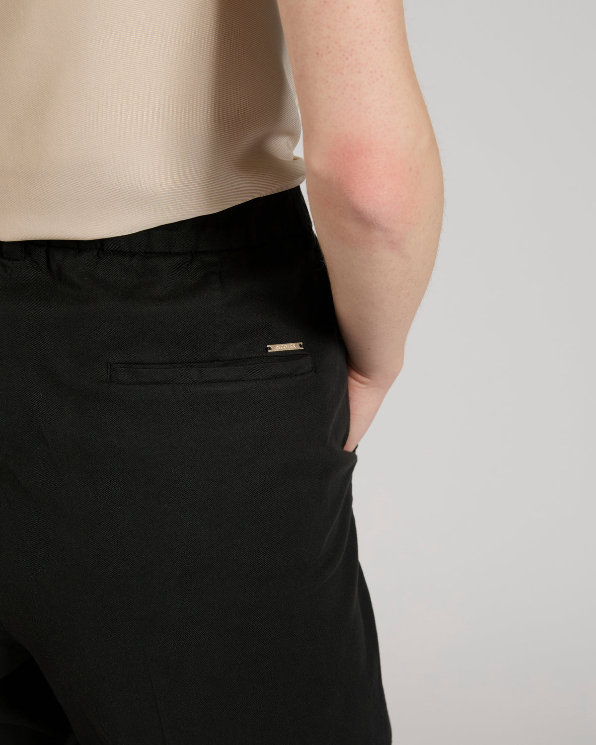 Regular fit trousers in cotton gabardine and lyocell