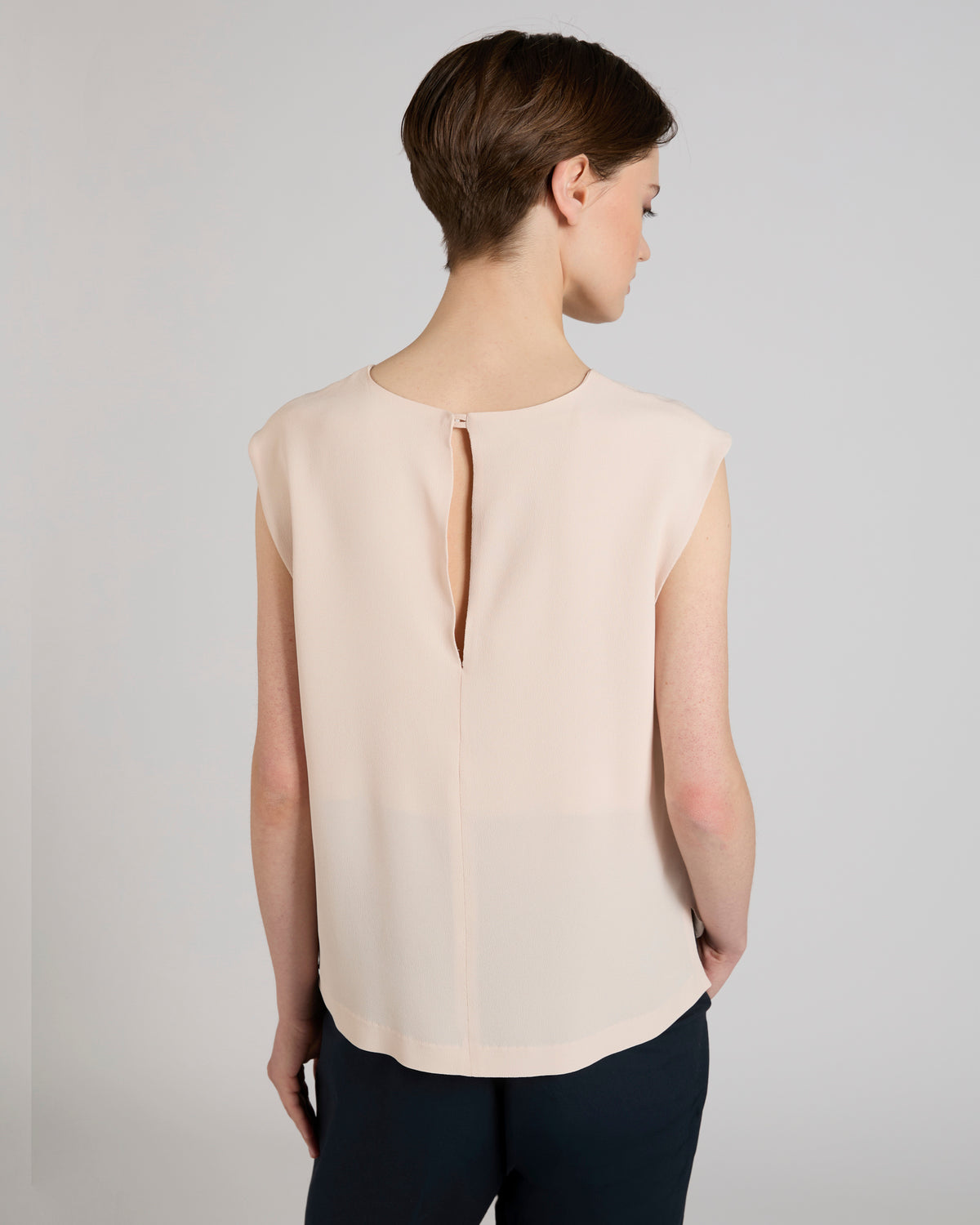 Regular fit top in silk-blend crêpe de chine