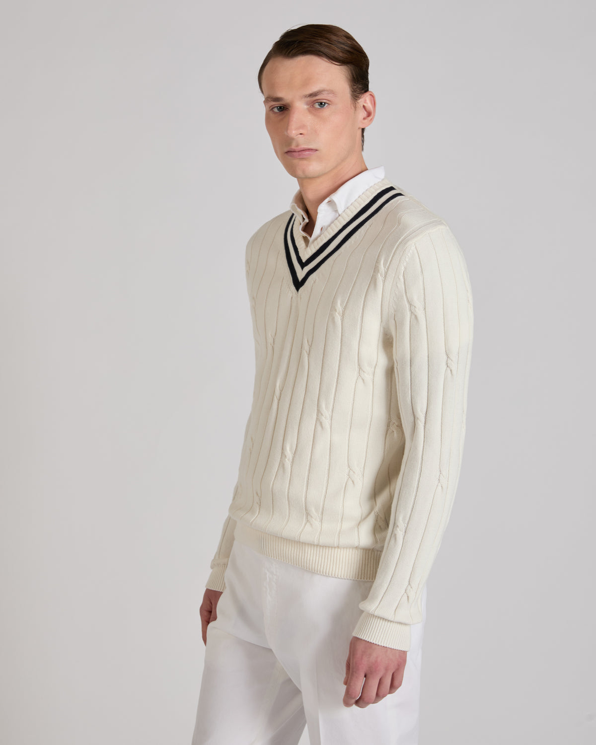 Slim fit V-neck cotton jumper
