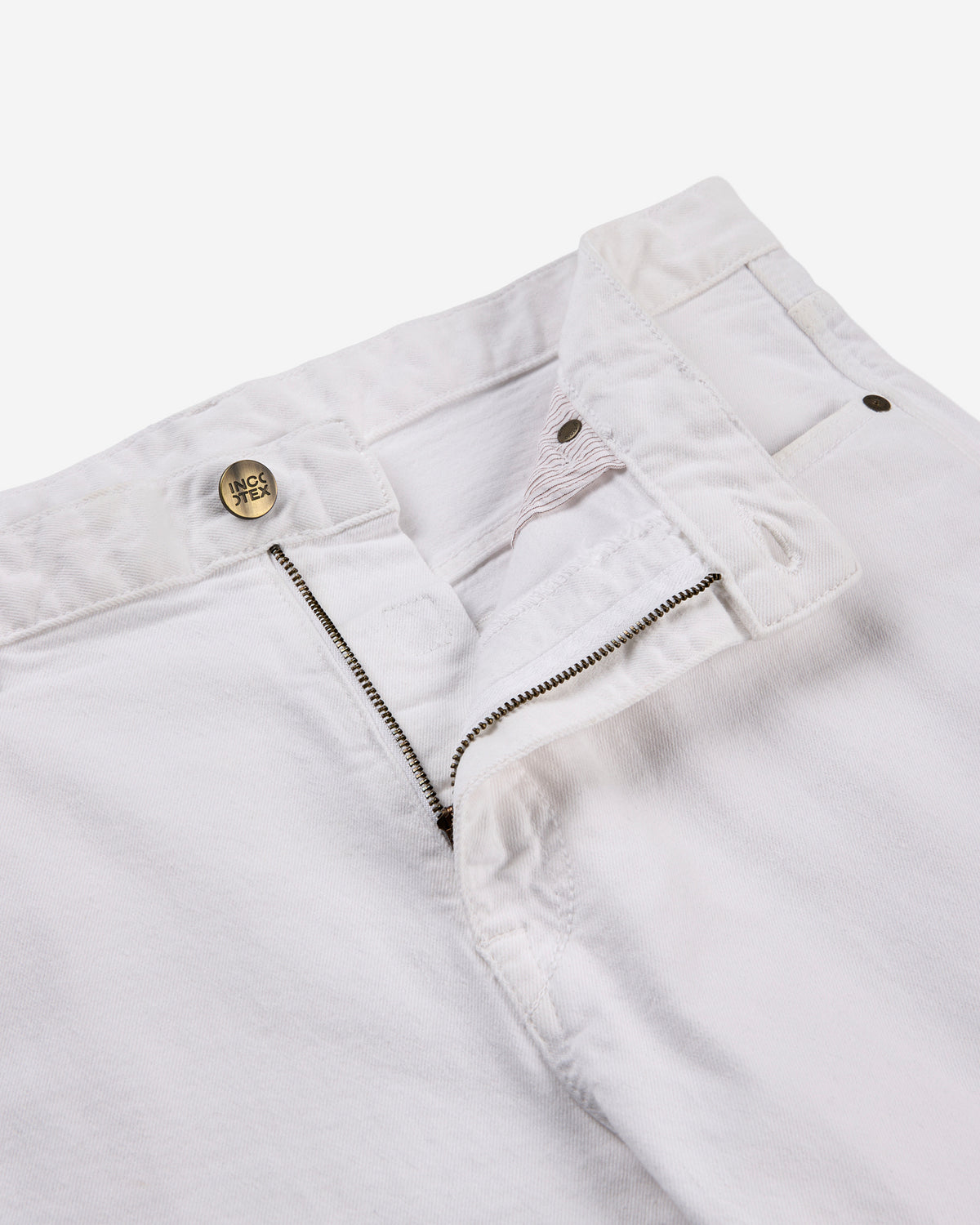 Pantalon regular fit en denim écru à liseré